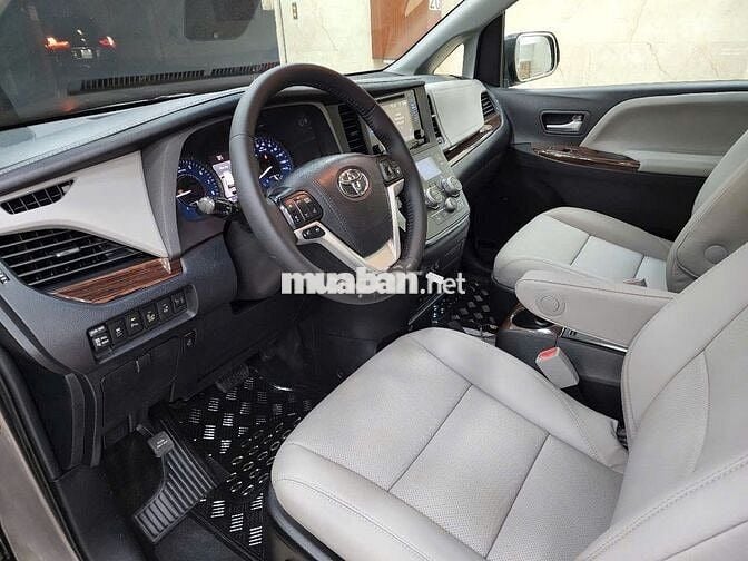 Toyota Sienna limited 2016, nhà trùm mền còn mới