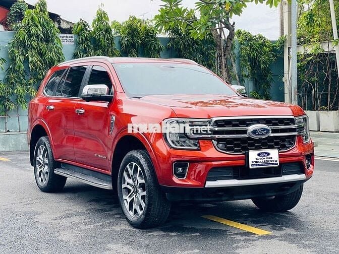 Ford Everest Tita 2023 Màu Đỏ Xe Chính Chủ