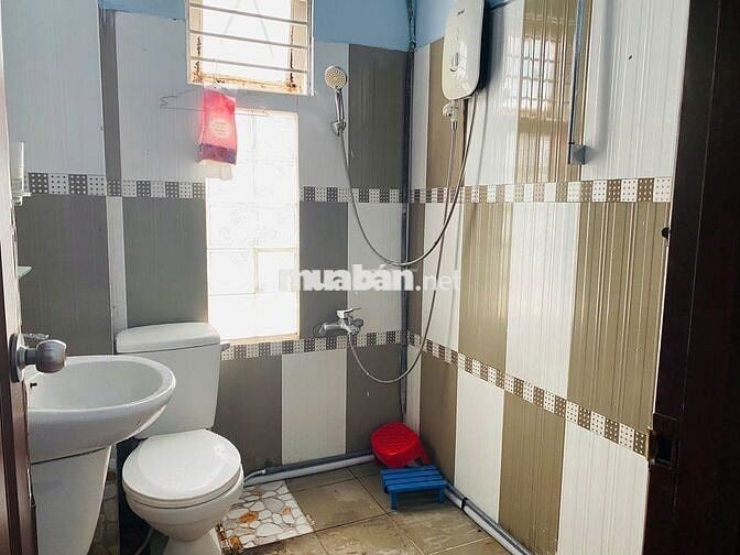 Phòng cho thuê – Gần Q5, Q1 – có bếp, máy lạnh, WC riêng
