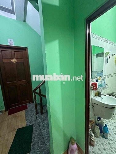 Nhà Trống 1 Phòng Tầng 1 Cho Thuê Bao Điện Nước