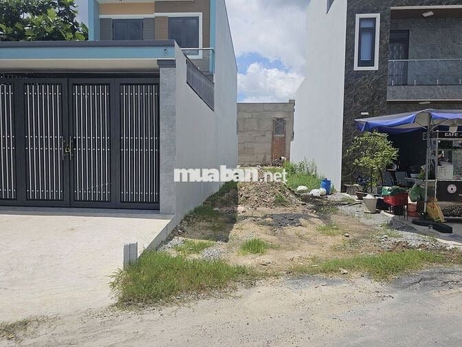 Chú  4 kẹt tiền cần bán gấp lô đất 180m2, 750tr ngay Suối Lội