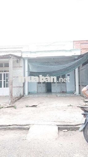 Nhà ở khu dân cư nhiều tiện ích xung quanh, gần sông vàm cỏ mát mẻ