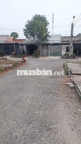 Nhà ở khu dân cư nhiều tiện ích xung quanh, gần sông vàm cỏ mát mẻ
