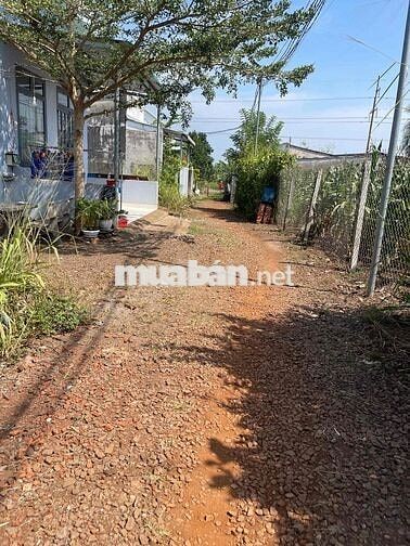 Đâấ sổ hồng thổ cư cách quốc lộ 1 a 400m dân cư đông bán gấp