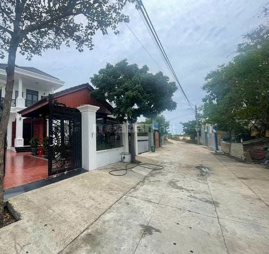 Bán lô đất cạnh LÀNG ĐẠI HỌC, DTĐ 240M2, sát Mai Đăng Chơn, Nam Kỳ Khở
