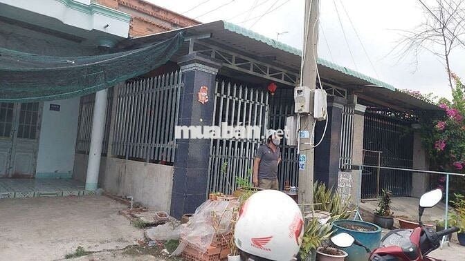 Nhà ở khu dân cư nhiều tiện ích xung quanh, gần sông vàm cỏ mát mẻ