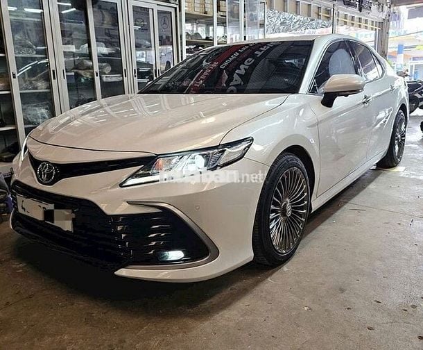 Toyota Camry 2023 2.0G - 19340 km . Xe Gia Đình