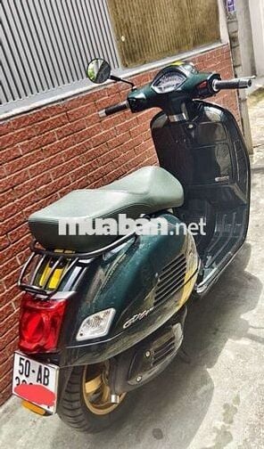 Vespa Racing Sixties 300 HPE 2020 odo 16.000km