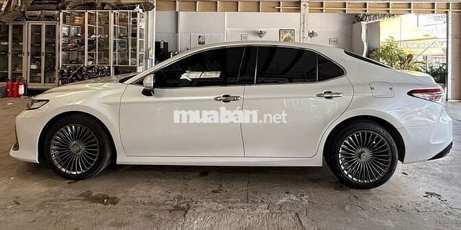 Toyota Camry 2023 2.0G - 19340 km . Xe Gia Đình