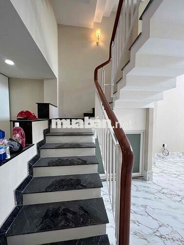 Cho Thuê Nguyên Căn Nhà Phố DT 4x18 1Trệt 4Lầu 5Pn 4Wc Sân Thượng