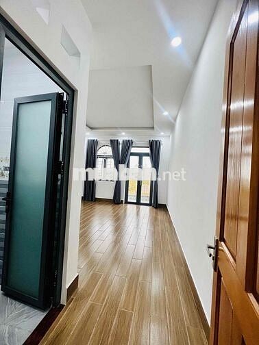 NHÀ MỚI SẠCH ĐẸP DT 280m2 1TRỆT 4LẦU 6PN 7WC NHÀ PHỐ ĐỒNG BỘ VỈA HÈ
