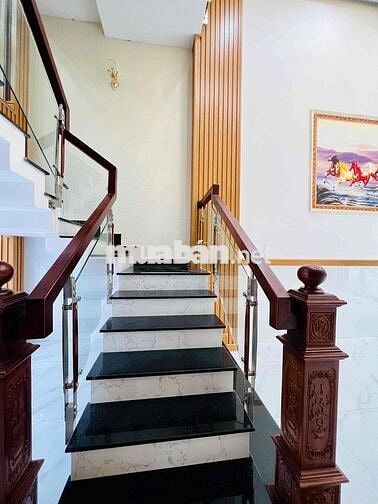 NHÀ MỚI SẠCH ĐẸP DT 280m2 1TRỆT 4LẦU 6PN 7WC NHÀ PHỐ ĐỒNG BỘ VỈA HÈ