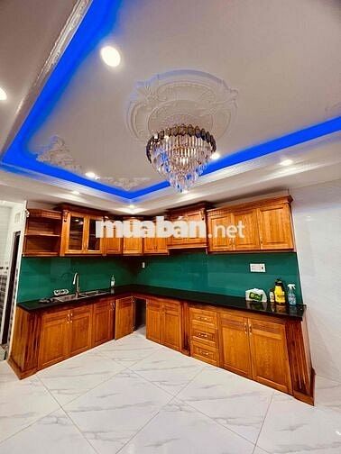NHÀ MỚI SẠCH ĐẸP DT 280m2 1TRỆT 4LẦU 6PN 7WC NHÀ PHỐ ĐỒNG BỘ VỈA HÈ