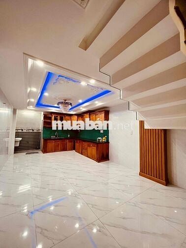 NHÀ MỚI SẠCH ĐẸP DT 280m2 1TRỆT 4LẦU 6PN 7WC NHÀ PHỐ ĐỒNG BỘ VỈA HÈ