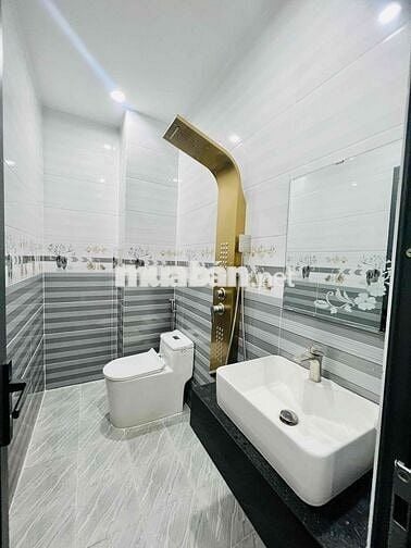 NHÀ MỚI SẠCH ĐẸP DT 280m2 1TRỆT 4LẦU 6PN 7WC NHÀ PHỐ ĐỒNG BỘ VỈA HÈ