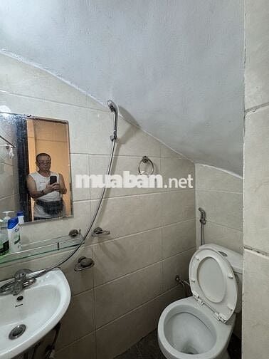 CHDV 15M2, gác xép, khép kin ngõ 175 Lạc Long Quân