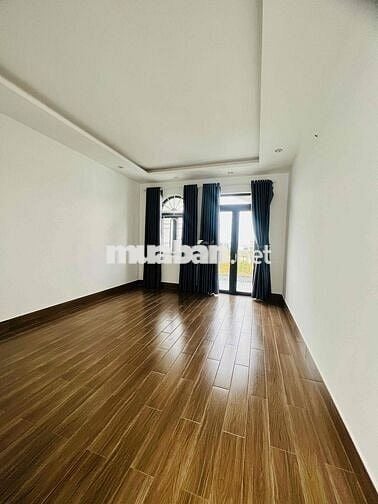 NHÀ MỚI SẠCH ĐẸP DT 280m2 1TRỆT 4LẦU 6PN 7WC NHÀ PHỐ ĐỒNG BỘ VỈA HÈ