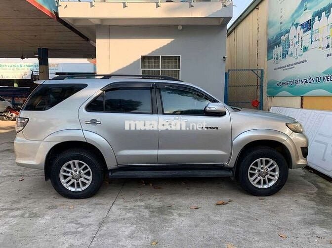 Toyota Fortuner 2.7V 4x2 AT 2013 – 355 Triệu