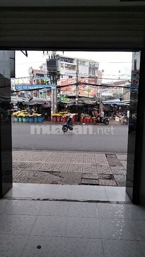 Cho thuệ mặt bắng đối diện chợ
