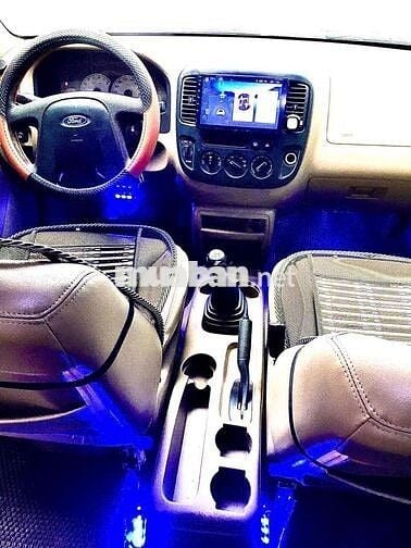 Ford Escape số sàn 2.0L 4 máy ít hao xăng
