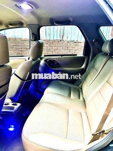 Ford Escape số sàn 2.0L 4 máy ít hao xăng