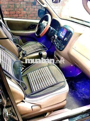 Ford Escape số sàn 2.0L 4 máy ít hao xăng