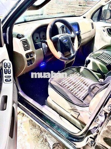 Ford Escape số sàn 2.0L 4 máy ít hao xăng