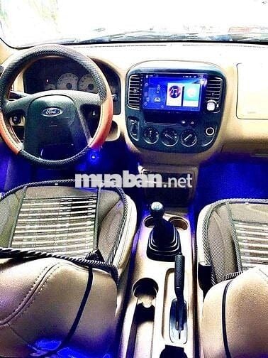 Ford Escape số sàn 2.0L 4 máy ít hao xăng