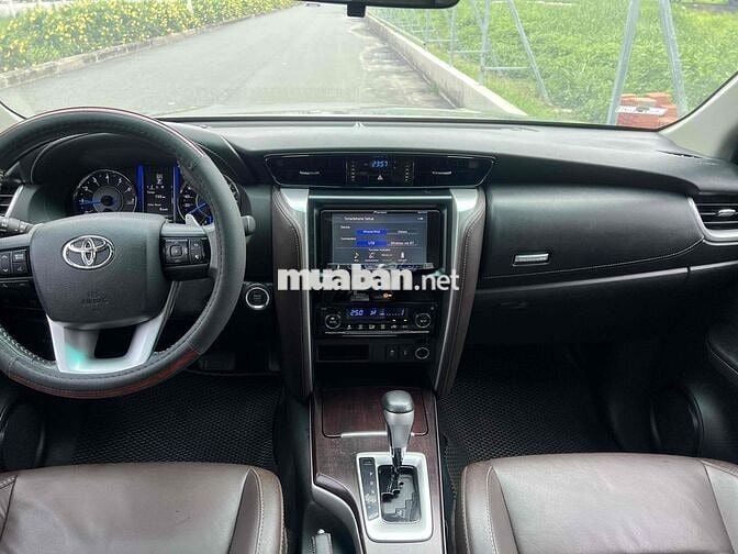 Toyota Fortuner 2017 2.7V AT tự động máy xăng