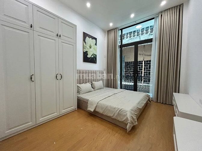 Bán nhà Vũ Tông Phan, gần phố, 60m, 5 tầng, 4,5m MT, giá 14 tỷ 