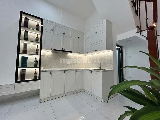 Bán nhà Vũ Tông Phan, gần phố, 60m, 5 tầng, 4,5m MT, giá 14 tỷ 