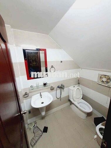 NHÀ 3 TẦNG MẶT TIỀN ĐỖ NHUẬN- TRƯỚC BẾN XE