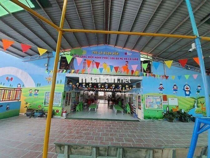 Trường học 1600m mặt đường liên huyện