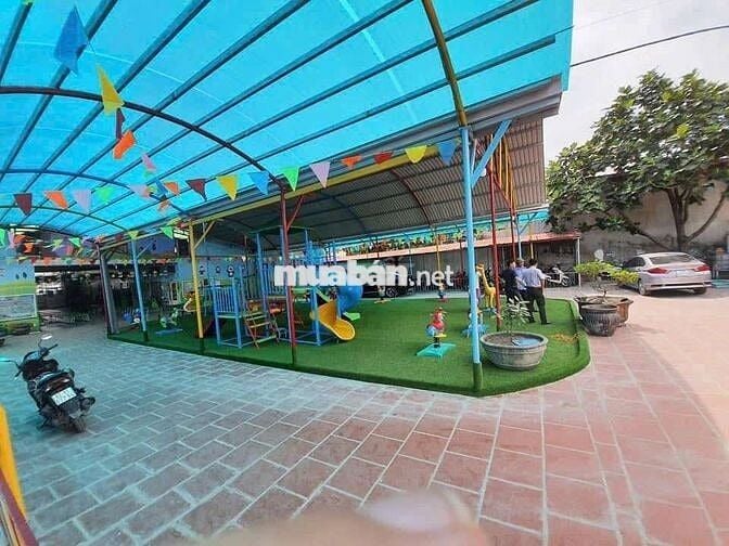 Trường học 1600m mặt đường liên huyện