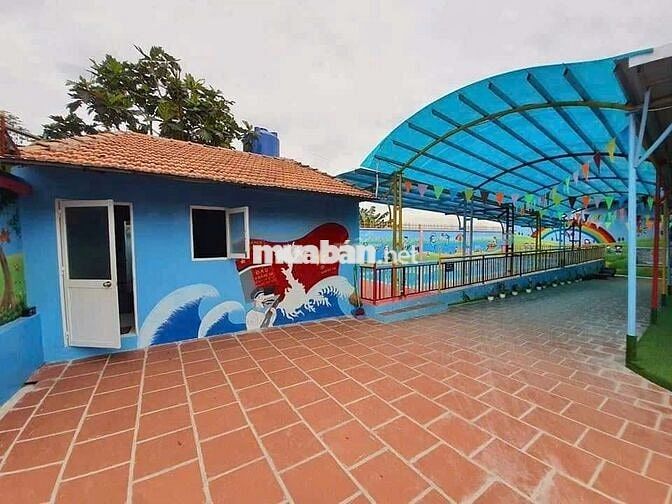 Trường học 1600m mặt đường liên huyện