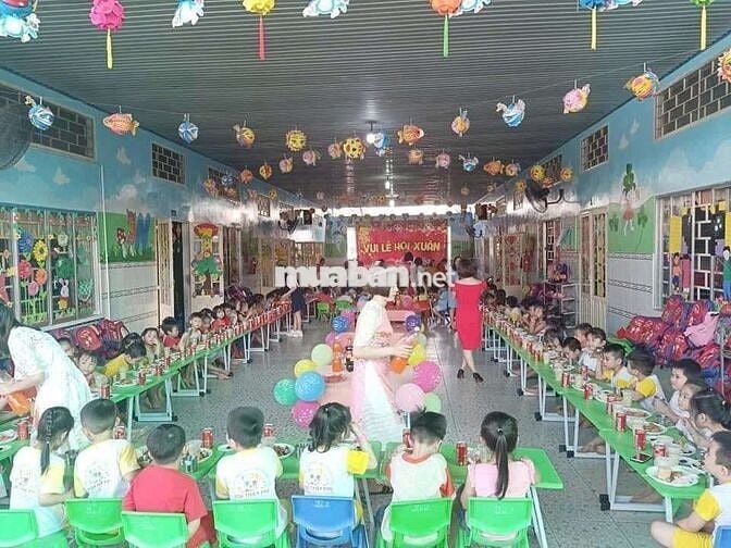 Trường học 1600m mặt đường liên huyện