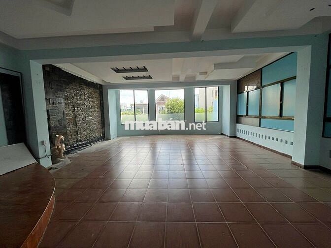 CHo thuê nhà mặt tiền đường Lê thúc hoạch 8x20m 1L thông suốt