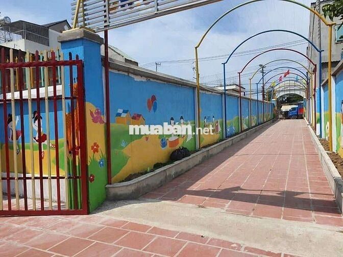 Trường học 1600m mặt đường liên huyện