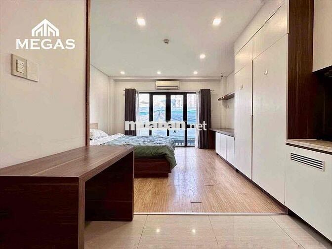CĂN HỘ Q3_Ban Công_RỘNG RÃI_THOÁNG MÁT_THANG MÁY_SẠCH SẼ_CỬA SỔ LỚN