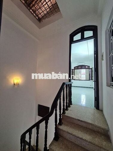 36 m²x 4 tầng, 5 ngủ,4WC ngõ 120 Trần Cung, ô tô đỗ cửa, gần viện E