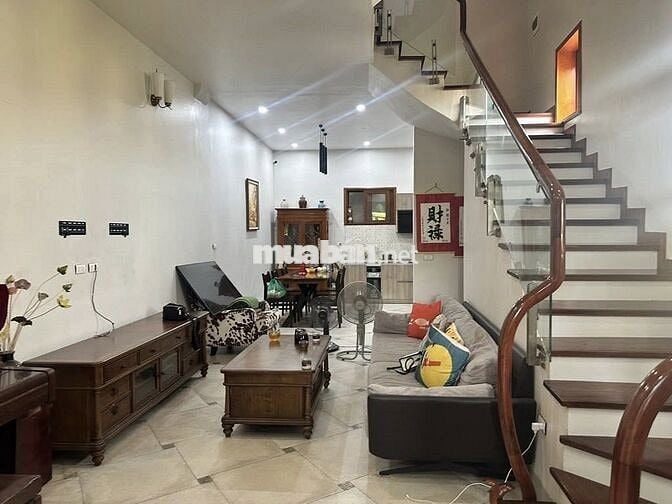 Vợ chồng anh Đức  bán nhà 38m,5t tại Bế Văn Đàn,HĐ,ô tô đỗ cửa chỉ 8t