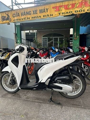 Honda SH 150 2018 mới 90% Bstp chính chủ