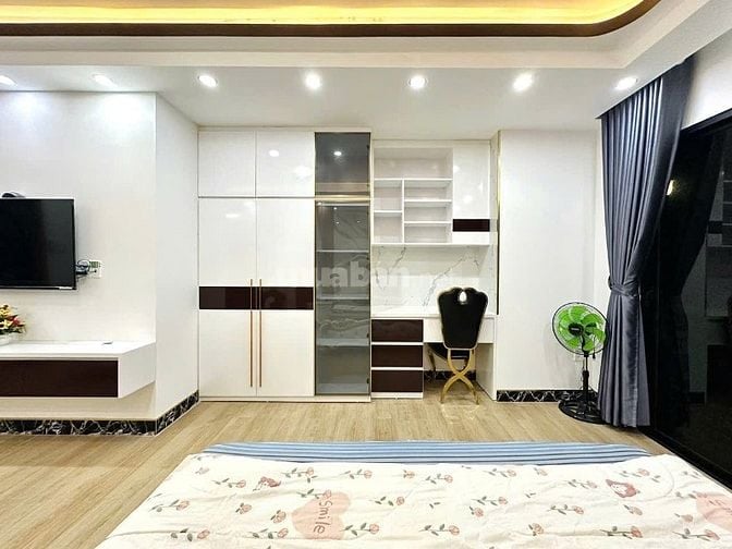 Nhà 4 Lầu thiết kế cổ điển HxH Trần Quang Diệu p14, Q3, DT: 4.5x10m