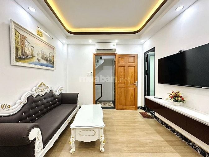 Nhà 4 Lầu thiết kế cổ điển HxH Trần Quang Diệu p14, Q3, DT: 4.5x10m