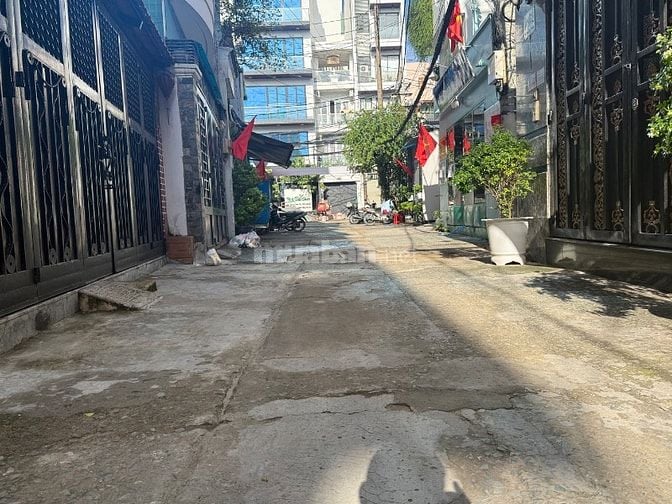 Nhà 4 Lầu thiết kế cổ điển HxH Trần Quang Diệu p14, Q3, DT: 4.5x10m