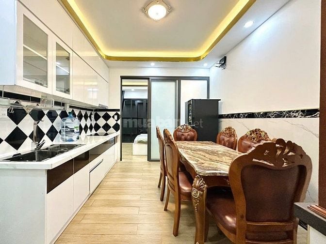 Nhà 4 Lầu thiết kế cổ điển HxH Trần Quang Diệu p14, Q3, DT: 4.5x10m