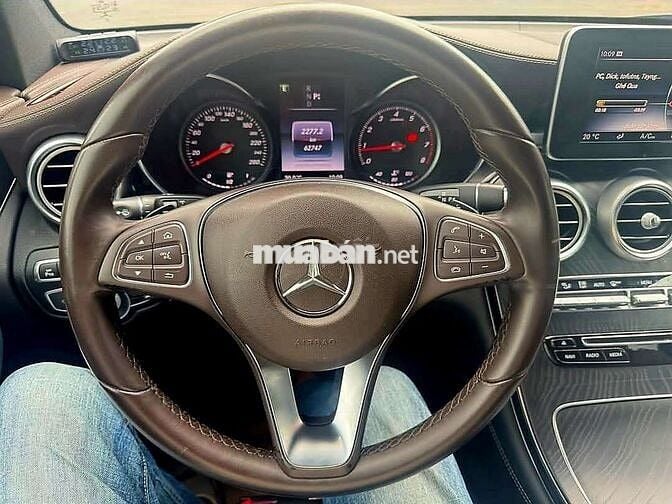 Bán Mercedes GLC300 4MT Cuối 2016