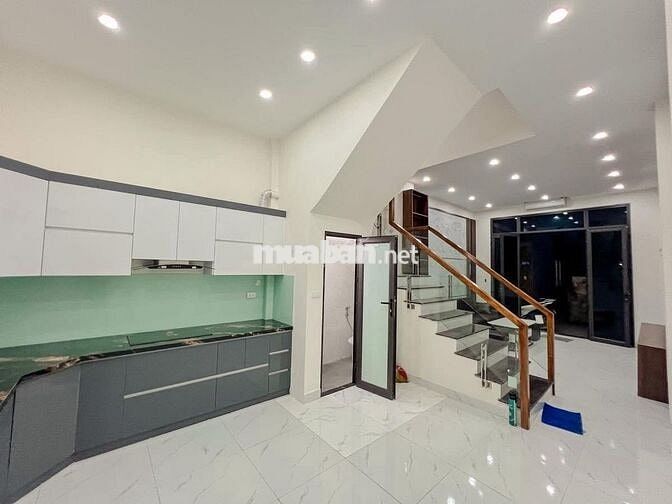 *TRIỀU KHÚC - THANH LIỆT OTO ĐỖ CÁCH NHÀ 20m