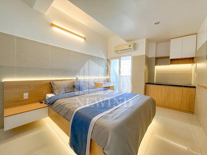 Hợp đồng thuê 2,4 tỷ, toà nhà ks 50c Trường Sơn ,DT:11x17m,kc :hầm 7L