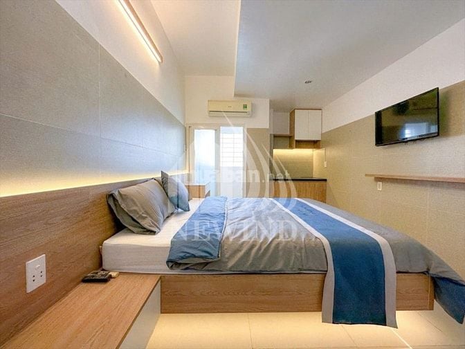 Hợp đồng thuê 2,4 tỷ, toà nhà ks 50c Trường Sơn ,DT:11x17m,kc :hầm 7L
